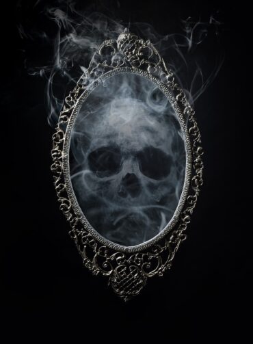 Ghost tactics in poker image of a smoky skull in an ornate frame